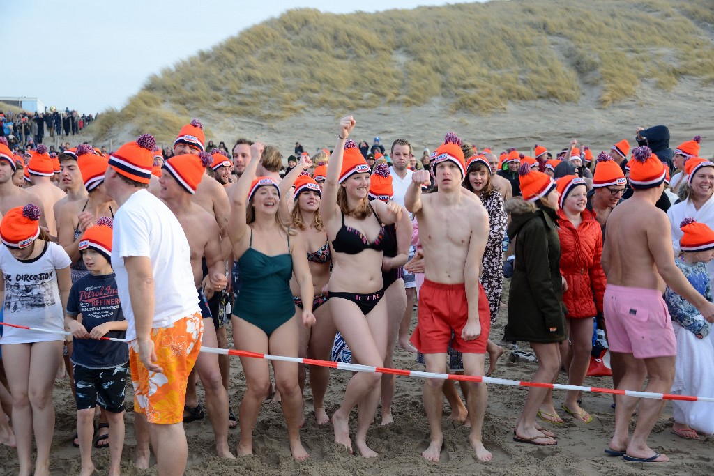 ../Images/Nieuwjaarsduik Nederzandt 2015 028.jpg